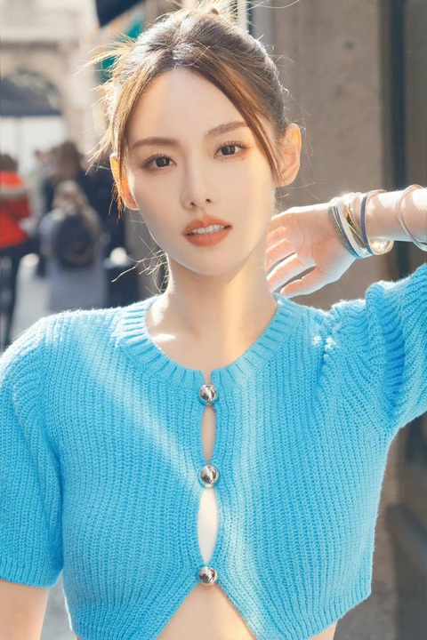 Trương Gia Nghê nữ diễn viên tài sắc vẹn toàn của Cbiz Trương Gia Nghê nữ diễn viên tài sắc vẹn toàn của Cbiz, được cho là sẽ "lấn át" nhan sắc của Chi Pu