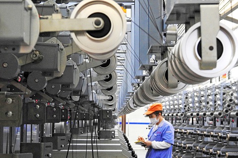 Một nhà máy sản xuất sợi carbon ở Giang Tô, Trung Quốc. Sản xuất tại Trung Quốc và nhiều nước châu Á giảm trong tháng 3-2023 - Ảnh: REUTERS Một nhà máy sản xuất sợi carbon ở Giang Tô, Trung Quốc. Sản xuất tại Trung Quốc và nhiều nước châu Á giảm trong tháng 3-2023 - Ảnh: REUTERS
