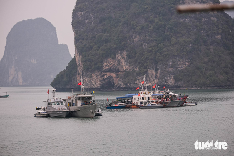 Trực thăng chao đảo, phát nổ khi rơi xuống biển - Ảnh 5. Trực thăng chao đảo, phát nổ khi rơi xuống biển - Ảnh 5.