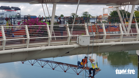 Nửa tháng sau sẽ có kết quả giám định cầu bộ hành Nguyễn Thái Học - Ảnh 3. Nửa tháng sau sẽ có kết quả giám định cầu bộ hành Nguyễn Thái Học - Ảnh 3.