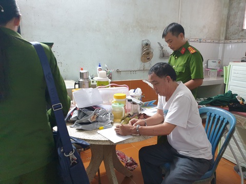 Lừa bán suất tái định cư, cựu phó chánh văn phòng ban quản lý các khu công nghiệp bị bắt - Ảnh 1. Lừa bán suất tái định cư, cựu phó chánh văn phòng ban quản lý các khu công nghiệp bị bắt - Ảnh 1.