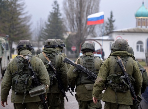 Ukraine cho Nga lựa chọn rời khỏi Crimea trong hòa bình - Ảnh 1. Ukraine cho Nga lựa chọn rời khỏi Crimea trong hòa bình - Ảnh 1.
