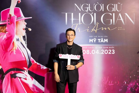 Những khoảnh khắc ‘cười ngất’ tại thảm đỏ ra mắt phim của Mỹ Tâm - Ảnh 8. Những khoảnh khắc ‘cười ngất’ tại thảm đỏ ra mắt phim của Mỹ Tâm - Ảnh 8.