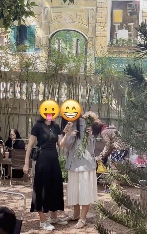 Đi một bước chân gặp 10 Lưu Diệc Phi pha-ke kiểu... - Ảnh 5. Đi một bước chân gặp 10 Lưu Diệc Phi pha-ke kiểu... - Ảnh 5.