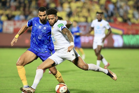 Gỡ hòa phút 90+7, Nam Định tạm dẫn đầu V-League 2023 - Ảnh 1. Gỡ hòa phút 90+7, Nam Định tạm dẫn đầu V-League 2023 - Ảnh 1.