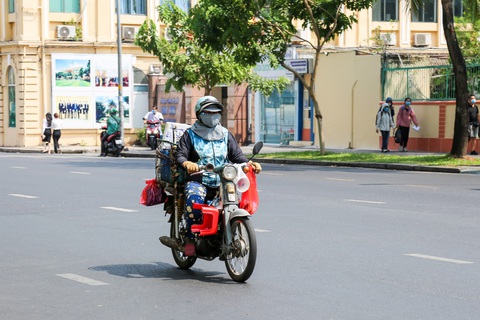 Thời tiết hôm nay 8-4: Miền Nam nắng nóng diện rộng, Bắc Bộ mưa rét - Ảnh 1. Thời tiết hôm nay 8-4: Miền Nam nắng nóng diện rộng, Bắc Bộ mưa rét - Ảnh 1.