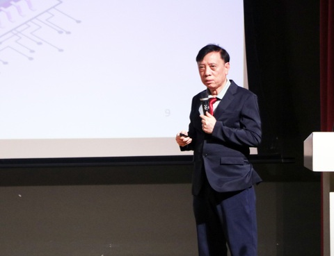 Học thế nào để ‘chung sống’ với... 5 tỉ robot? - Ảnh 1. Học thế nào để ‘chung sống’ với... 5 tỉ robot? - Ảnh 1.