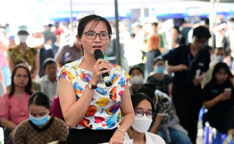 Chọn ngành, chọn trường: Nỗi băn khoăn của phụ huynh - Ảnh 1. Phụ huynh tham gia Ngày hội tư vấn tuyển sinh - hướng nghiệp 2023 do báo Tuổi Trẻ tổ chức tại TP.HCM Ảnh: DUYÊN PHAN