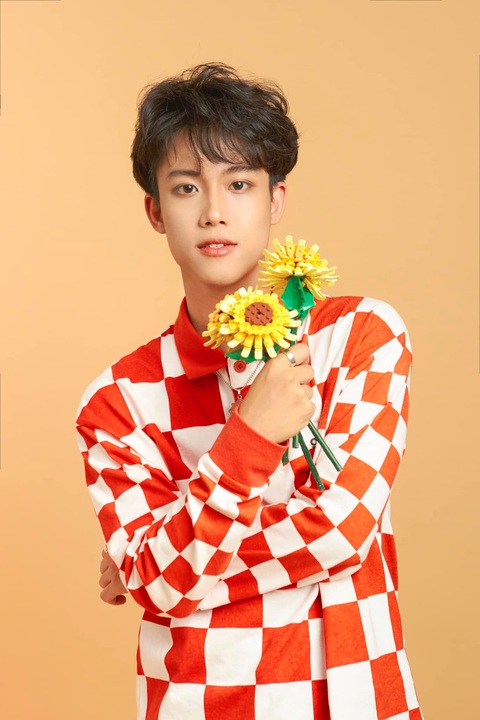 Grey D, Võ Việt Phương hát gây quỹ giúp học sinh vùng cao, người nghèo - Ảnh 2. Grey D, Võ Việt Phương hát gây quỹ giúp học sinh vùng cao, người nghèo - Ảnh 2.