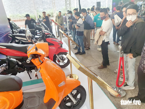 Độc đáo xe máy điện có hộp số đầu tiên tại Việt Nam - Ảnh 3. Độc đáo xe máy điện có hộp số đầu tiên tại Việt Nam - Ảnh 3.