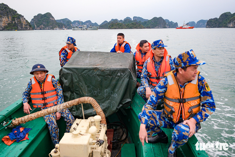 Họp các lực lượng sau vụ cứu nạn trực thăng rơi - Ảnh 3. Họp các lực lượng sau vụ cứu nạn trực thăng rơi - Ảnh 3.