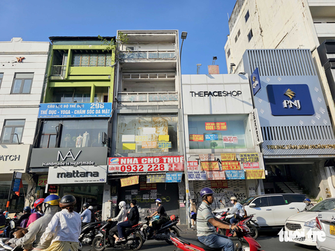 Doanh nghiệp trả mặt bằng hàng loạt - Ảnh 7. Doanh nghiệp trả mặt bằng hàng loạt - Ảnh 7.