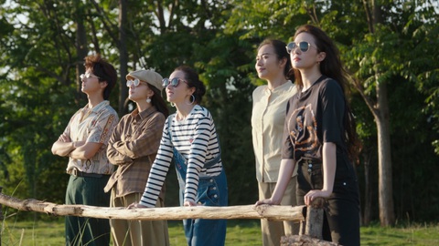 Chuyện tình ngọt ngào, lãng mạn của Lưu Diệc Phi - Lý Hiện ở Đi đến nơi có gió - Ảnh 5. Chuyện tình ngọt ngào, lãng mạn của Lưu Diệc Phi - Lý Hiện ở Đi đến nơi có gió - Ảnh 5.
