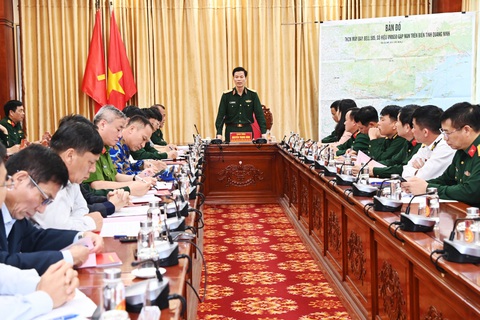 Họp các lực lượng sau vụ cứu nạn trực thăng rơi - Ảnh 1. Họp các lực lượng sau vụ cứu nạn trực thăng rơi - Ảnh 1.