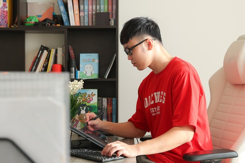 Thỏ bảy màu: Tham vọng “kéo” giới trẻ Việt quay về hoạt hình Việt - Ảnh 5. Thái Ngọc và ê-kíp đang nuôi giấc mơ lớn là xây dựng cộng đồng trẻ say mê coi phim hoạt hình Việt thay vì hoạt hình Nhật Bản, Trung Quốc - Ảnh: GIA HOÀNG