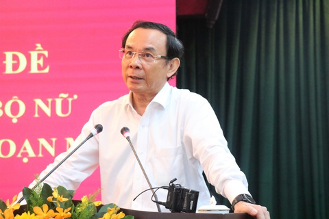 Bà Trương Thị Mai: Cán bộ nữ đừng vào vì cơ cấu mà hãy bằng giá trị thực của mình - Ảnh 3. Bà Trương Thị Mai: Cán bộ nữ đừng vào vì cơ cấu mà hãy bằng giá trị thực của mình - Ảnh 3.