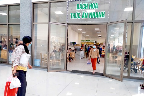 Chai dầu gội 40.000 đồng, căng tin bệnh viện bán cắt cổ 72.000 đồng - Ảnh 1. Chai dầu gội 40.000 đồng, căng tin bệnh viện bán cắt cổ 72.000 đồng - Ảnh 1.