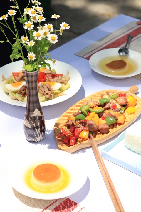 Hàng trăm học sinh TP.HCM tranh tài ‘vua đầu bếp’ - Ảnh 6. Hàng trăm học sinh TP.HCM tranh tài ‘vua đầu bếp’ - Ảnh 6.