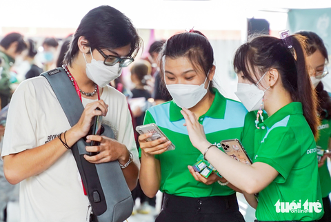 Doanh nghiệp nói về nhân sự gen Z: Tự tin nhưng đừng tự cao - Ảnh 1. Doanh nghiệp nói về nhân sự gen Z: Tự tin nhưng đừng tự cao - Ảnh 1.