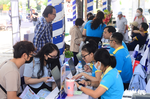 Tour dịp lễ 30-4 và 1-5 cháy hàng, du lịch TP.HCM thu hơn 105 tỉ đồng sau 4 ngày - Ảnh 1. Tour dịp lễ 30-4 và 1-5 cháy hàng, du lịch TP.HCM thu hơn 105 tỉ đồng sau 4 ngày - Ảnh 1.