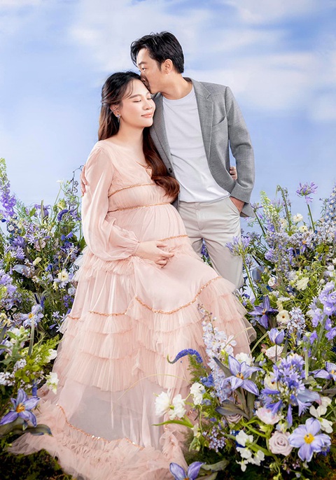 Ảnh vui sao Việt 9-4: Lọ Lem nhà Quyền Linh 'đốn tim' với vẻ đẹp trong veo - Ảnh 7. Vợ chồng Cường Đôla – Đàm Thu Trang hạnh phúc khi sắp đón thêm thành viên mới sắp chào đời.