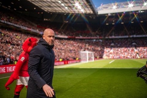 Phạm quy tắc của mình, CĐV Man Utd đòi HLV Erik ten Hag tự xử - Ảnh 1. CĐV Man Utd đòi HLV Erik ten Hag tự phạt mình vì ra sân muộn - Ảnh: GETTY IMAGES