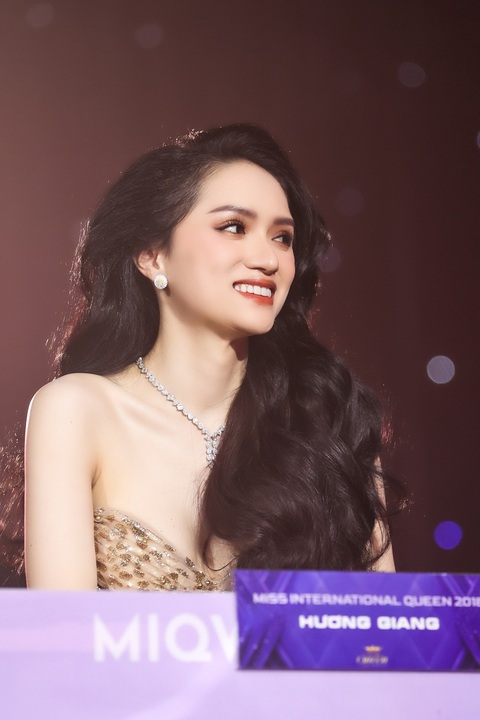 Hương Giang phá hit hát từ 10 năm trước bằng giọng hát đầy bất ổn - Ảnh 1. Hương Giang phá hit hát từ 10 năm trước bằng giọng hát đầy bất ổn - Ảnh 1.