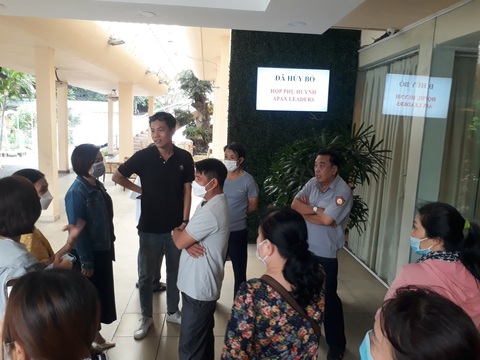 Khách sạn tắt đèn, cắt micro, hủy hợp đồng khi APAX Leaders đối thoại phụ huynh - Ảnh 3. Khách sạn tắt đèn, cắt micro, hủy hợp đồng khi APAX Leaders đối thoại phụ huynh - Ảnh 3.