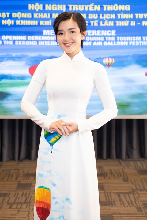 Bác sĩ 9X Hoàng Sơn trúng đại sứ nhờ thuyết trình ấn tượng từ Mister Universe Tourism - Ảnh 4. Bác sĩ 9X Hoàng Sơn trúng đại sứ nhờ thuyết trình ấn tượng từ Mister Universe Tourism - Ảnh 4.