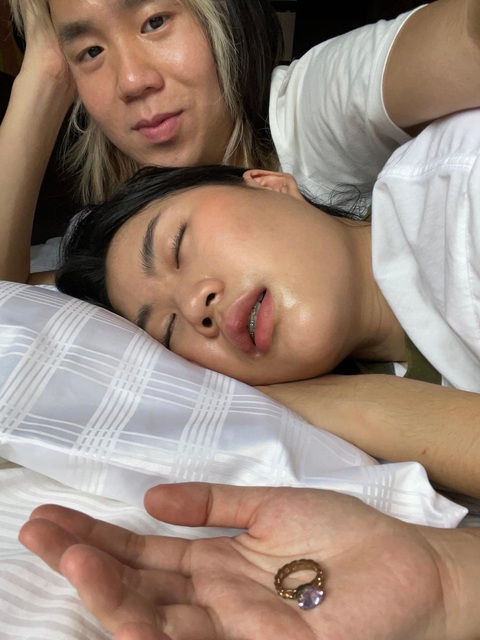 Thanh niên chụp ảnh nhẫn cưới cùng bạn gái nhận cái kết đắng lòng - Ảnh 5. Thanh niên chụp ảnh nhẫn cưới cùng bạn gái nhận cái kết đắng lòng - Ảnh 5.