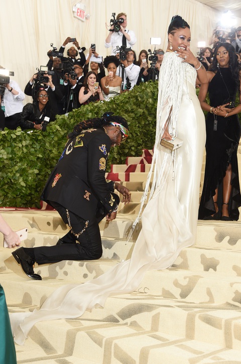 20 khoảnh khắc làm Met Gala trở thành sự kiện thảm đỏ đáng mong chờ - Ảnh 8. 20 khoảnh khắc làm Met Gala trở thành sự kiện thảm đỏ đáng mong chờ - Ảnh 8.