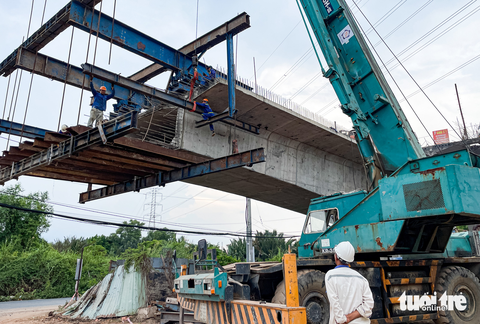 Làm xuyên lễ trên nhiều công trình giao thông ở TP.HCM - Ảnh 2. Làm xuyên lễ trên nhiều công trình giao thông ở TP.HCM - Ảnh 2.