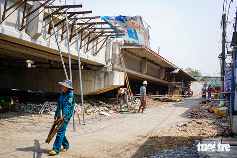 Làm xuyên lễ trên nhiều công trình giao thông ở TP.HCM - Ảnh 9. Làm xuyên lễ trên nhiều công trình giao thông ở TP.HCM - Ảnh 9.