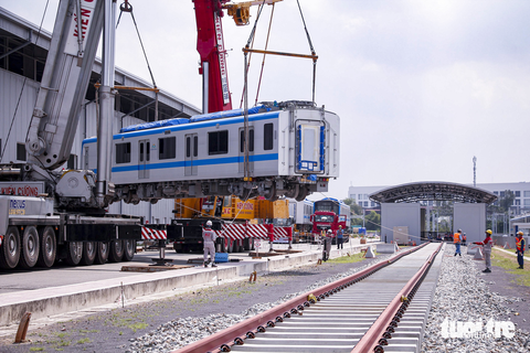 Xem xét thay công ty bảo vệ sau vụ tàu metro số 1 bị vẽ bậy - Ảnh 2. Xem xét thay công ty bảo vệ sau vụ tàu metro số 1 bị vẽ bậy - Ảnh 2.