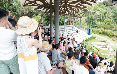 Khách đến Phú Quốc chơi lễ 30-4 đông nhưng không ‘bùng nổ’ - Ảnh 3. Khách đến Phú Quốc chơi lễ 30-4 đông nhưng không ‘bùng nổ’ - Ảnh 3.