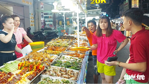 Khách đến Phú Quốc chơi lễ 30-4 đông nhưng không ‘bùng nổ’ - Ảnh 5. Khách đến Phú Quốc chơi lễ 30-4 đông nhưng không ‘bùng nổ’ - Ảnh 5.