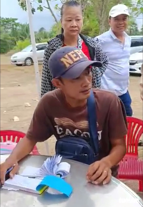 Dân tố lập chốt chặn xe vào hồ Ô Thum gây thất thu - Ảnh 6. Dân tố lập chốt chặn xe vào hồ Ô Thum gây thất thu - Ảnh 6.