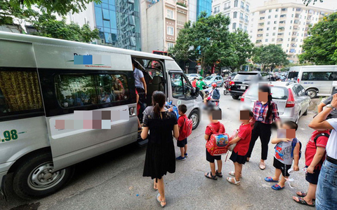 Xe đưa đón học sinh: Trường phải chịu trách nhiệm về an toàn - Ảnh 1. Xe đưa đón học sinh: Trường phải chịu trách nhiệm về an toàn - Ảnh 1.