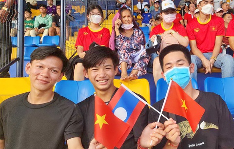 Hình ảnh đẹp của cổ động viên Việt Nam - Ảnh 1. Hình ảnh đẹp của cổ động viên Việt Nam - Ảnh 1.