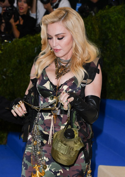 20 khoảnh khắc làm Met Gala trở thành sự kiện thảm đỏ đáng mong chờ - Ảnh 6. 20 khoảnh khắc làm Met Gala trở thành sự kiện thảm đỏ đáng mong chờ - Ảnh 6.