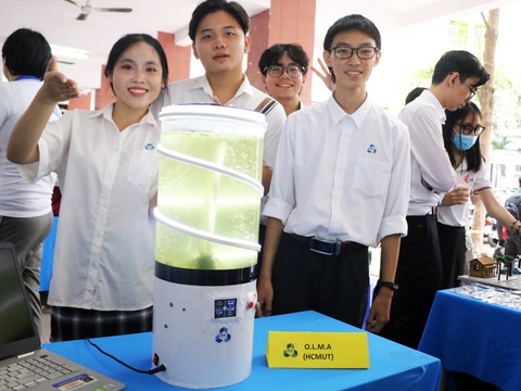 Có gì ở đèn tảo của nhóm sinh viên được USAID Mỹ tài trợ? - Ảnh 1. Có gì ở đèn tảo của nhóm sinh viên được USAID Mỹ tài trợ? - Ảnh 1.