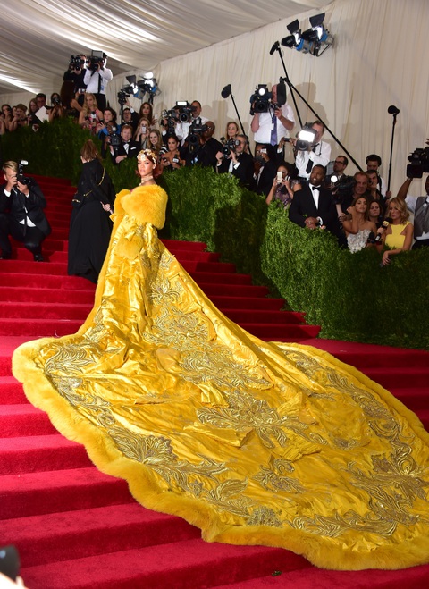 20 khoảnh khắc làm Met Gala trở thành sự kiện thảm đỏ đáng mong chờ - Ảnh 4. 20 khoảnh khắc làm Met Gala trở thành sự kiện thảm đỏ đáng mong chờ - Ảnh 4.