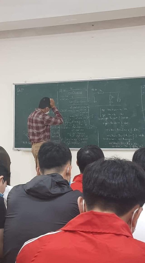 Ảnh vui 10-5: Chú chuột chắp tay cầu nguyện chích không đau - Ảnh 5. Ảnh vui 10-5: Chú chuột chắp tay cầu nguyện chích không đau - Ảnh 5.