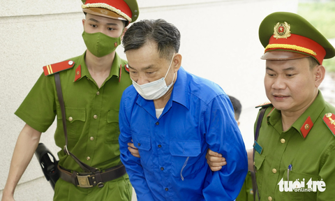Cựu chủ tịch Bình Thuận Nguyễn Ngọc Hai hầu tòa - Ảnh 1. Cựu chủ tịch Bình Thuận Nguyễn Ngọc Hai hầu tòa - Ảnh 1.