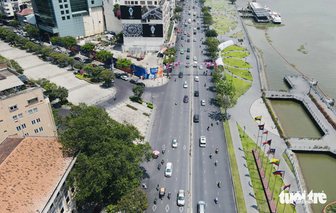 Khu vực bến Bạch Đằng giao phố đi bộ Nguyễn Huệ, quận 1, TP.HCM - Ảnh: LÊ PHAN Khu vực bến Bạch Đằng giao phố đi bộ Nguyễn Huệ, quận 1, TP.HCM - Ảnh: LÊ PHAN