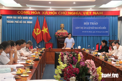 Kiến nghị TP.HCM được tách dự án bồi thường, tái định cư với dự án nhóm B - Ảnh 1. Hội thảo góp ý dự thảo Luật Đất đai (sửa đổi) do Đoàn đại biểu Quốc hội TP.HCM tổ chức sáng 10-5 - Ảnh: CẨM NƯƠNG