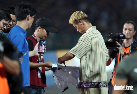 Cuộc chia tay cảm xúc của HLV Keisuke Honda - Ảnh 7. Cuộc chia tay cảm xúc của HLV Keisuke Honda - Ảnh 7.
