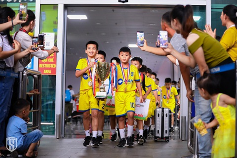 Sông Lam Nghệ An nói gì về chuyện chậm tiền thưởng các đội trẻ vô địch? - Ảnh 1. Sông Lam Nghệ An nói gì về chuyện chậm tiền thưởng các đội trẻ vô địch? - Ảnh 1.