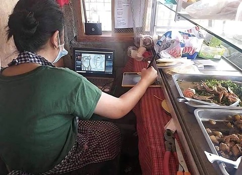 Ảnh vui 11-5: Chỉ người từng trải mới nhìn bảng giá đoán được năm - Ảnh 6. Ảnh vui 11-5: Chỉ người từng trải mới nhìn bảng giá đoán được năm - Ảnh 6.