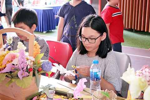 Nhiều trường tư thục ở TP.HCM tăng học phí - Ảnh 1. Học sinh đến trải nghiệm tại một trường quốc tế ở huyện Bình Chánh, TP.HCM - Ảnh: TRỌNG NHÂN